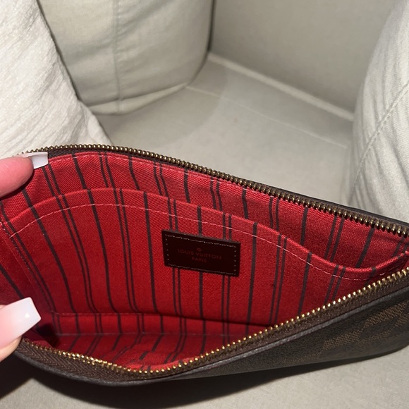 Louis Vuitton Neverfull Pochette - Picture 2 of 6